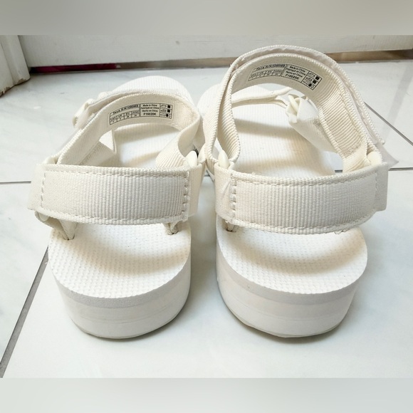 Teva Universal Midform Sandal in White Size 7 - Picture 3 of 8